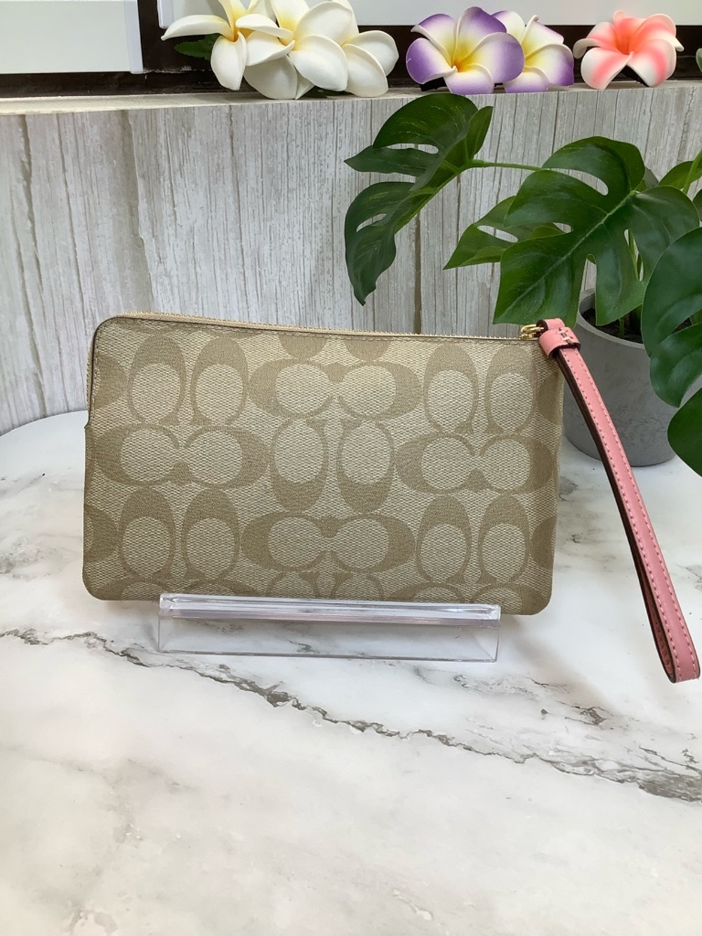 NWOT Coach Gold Signature Canvas Wristlet with Party Patch Accents - Picture 2 of 8